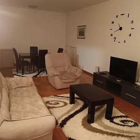 Linda Apartments- Arena *