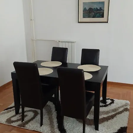 Linda Apartments- Arena *