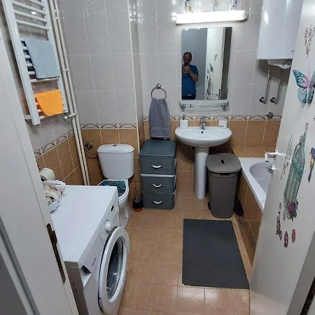 Linda Apartments- Arena